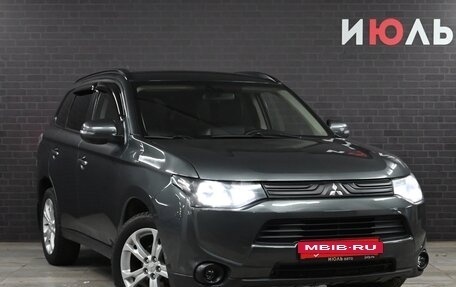 Mitsubishi Outlander III рестайлинг 3, 2013 год, 1 650 000 рублей, 3 фотография