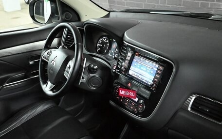 Mitsubishi Outlander III рестайлинг 3, 2013 год, 1 650 000 рублей, 14 фотография