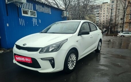 KIA Rio IV, 2018 год, 1 670 000 рублей, 2 фотография