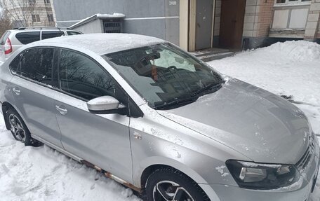 Volkswagen Polo VI (EU Market), 2011 год, 700 000 рублей, 2 фотография