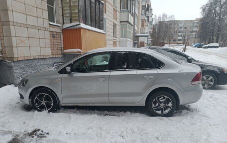 Volkswagen Polo VI (EU Market), 2011 год, 700 000 рублей, 3 фотография