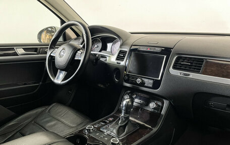 Volkswagen Touareg III, 2011 год, 2 497 000 рублей, 9 фотография