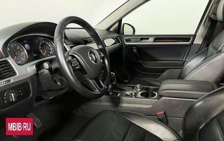 Volkswagen Touareg III, 2011 год, 2 497 000 рублей, 13 фотография