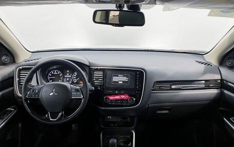 Mitsubishi Outlander III рестайлинг 3, 2022 год, 3 320 000 рублей, 15 фотография