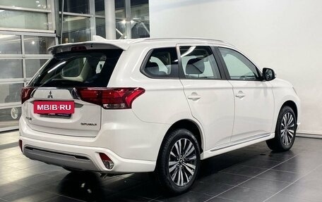 Mitsubishi Outlander III рестайлинг 3, 2022 год, 3 320 000 рублей, 18 фотография