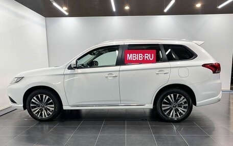 Mitsubishi Outlander III рестайлинг 3, 2022 год, 3 320 000 рублей, 19 фотография