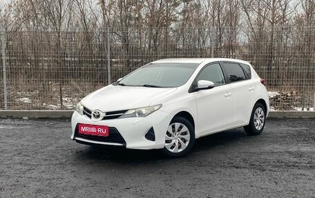 Toyota Auris II, 2013 год, 1 030 000 рублей, 1 фотография