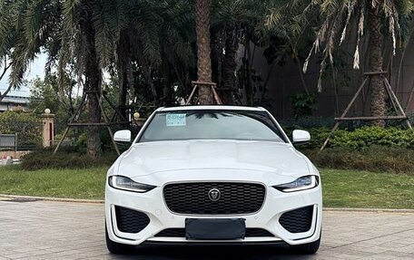 Jaguar XE I рестайлинг, 2021 год, 3 050 000 рублей, 6 фотография