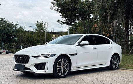 Jaguar XE I рестайлинг, 2021 год, 3 050 000 рублей, 3 фотография