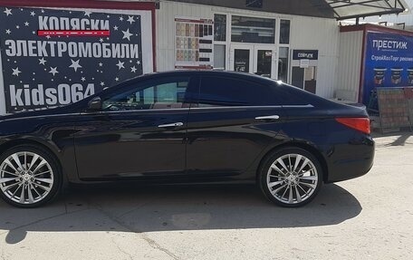 Hyundai Sonata VI, 2011 год, 910 000 рублей, 1 фотография