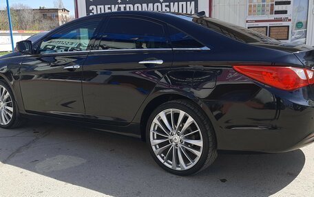 Hyundai Sonata VI, 2011 год, 910 000 рублей, 4 фотография