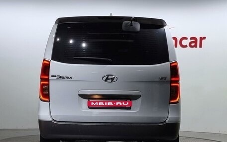 Hyundai Grand Starex Grand Starex I рестайлинг 2, 2020 год, 3 450 000 рублей, 3 фотография