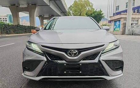 Toyota Camry, 2022 год, 3 050 000 рублей, 2 фотография