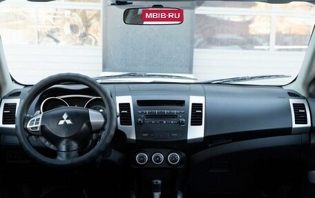 Mitsubishi Outlander III рестайлинг 3, 2007 год, 1 300 000 рублей, 11 фотография