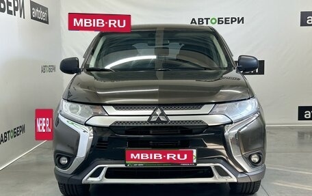 Mitsubishi Outlander III рестайлинг 3, 2020 год, 2 140 000 рублей, 2 фотография