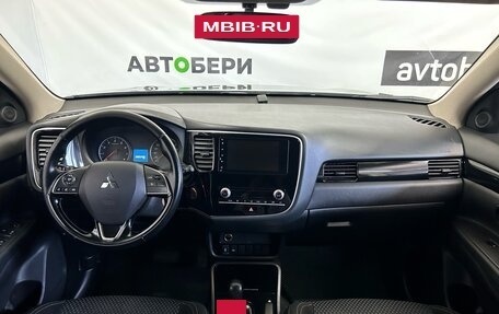 Mitsubishi Outlander III рестайлинг 3, 2020 год, 2 140 000 рублей, 12 фотография