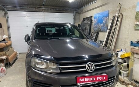 Volkswagen Touareg III, 2011 год, 2 200 000 рублей, 2 фотография