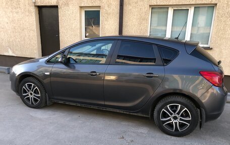 Opel Astra J, 2011 год, 620 000 рублей, 2 фотография