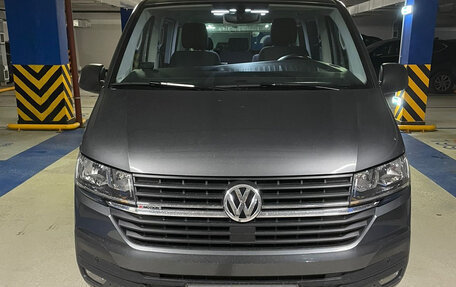 Volkswagen Multivan T6 рестайлинг, 2020 год, 6 350 000 рублей, 3 фотография