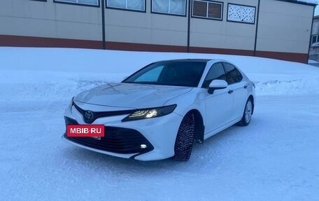 Toyota Camry, 2019 год, 3 650 000 рублей, 2 фотография