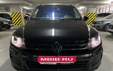 Volkswagen Touareg III, 2011 год, 1 661 000 рублей, 2 фотография