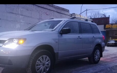 Mitsubishi Outlander III рестайлинг 3, 2003 год, 615 000 рублей, 3 фотография