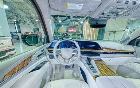 Cadillac Escalade V, 2024 год, 21 306 000 рублей, 15 фотография