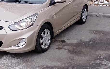 Hyundai Solaris II рестайлинг, 2011 год, 750 000 рублей, 13 фотография