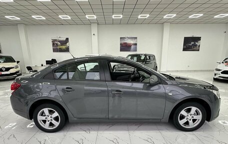 Chevrolet Cruze II, 2010 год, 800 000 рублей, 10 фотография