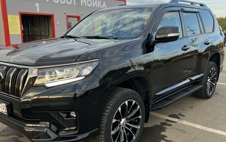 Toyota Land Cruiser Prado 150 рестайлинг 2, 2021 год, 8 000 000 рублей, 2 фотография