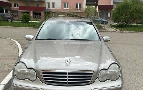 Mercedes-Benz C-Класс, 2004 год, 700 000 рублей, 1 фотография