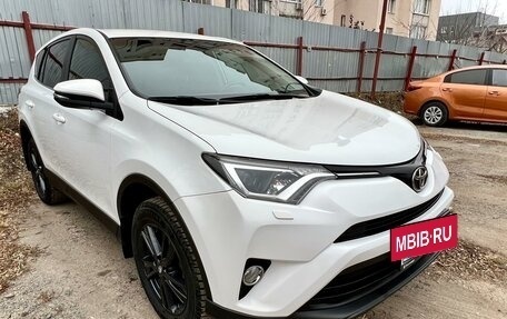 Toyota RAV4, 2018 год, 2 750 000 рублей, 5 фотография