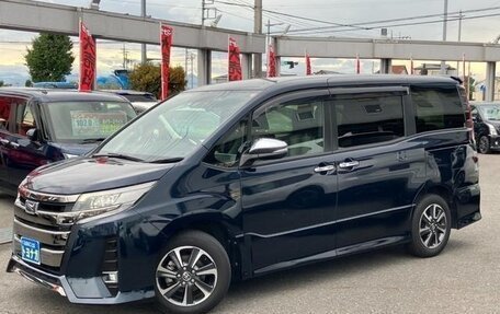 Toyota Noah III, 2021 год, 3 000 000 рублей, 3 фотография