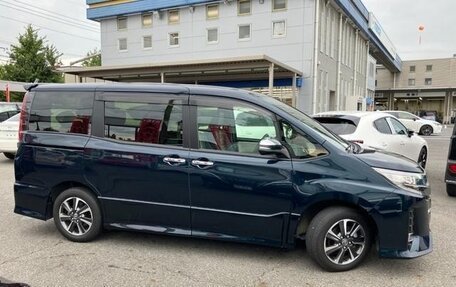 Toyota Noah III, 2021 год, 3 000 000 рублей, 6 фотография