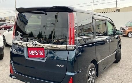 Toyota Noah III, 2021 год, 3 000 000 рублей, 9 фотография