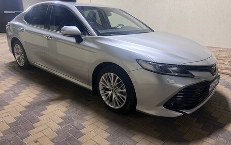 Toyota Camry, 2019 год, 2 750 000 рублей, 2 фотография