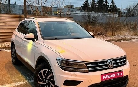 Volkswagen Tiguan II, 2018 год, 2 200 000 рублей, 1 фотография