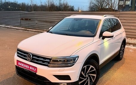 Volkswagen Tiguan II, 2018 год, 2 200 000 рублей, 2 фотография