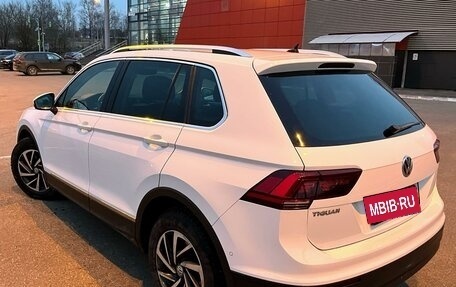 Volkswagen Tiguan II, 2018 год, 2 200 000 рублей, 3 фотография