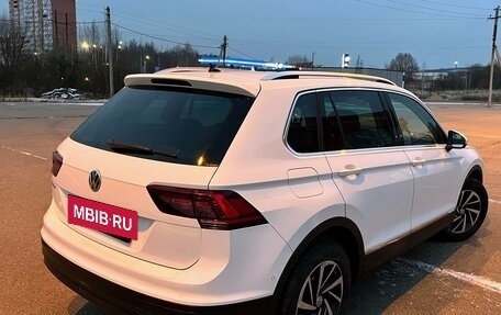 Volkswagen Tiguan II, 2018 год, 2 200 000 рублей, 4 фотография