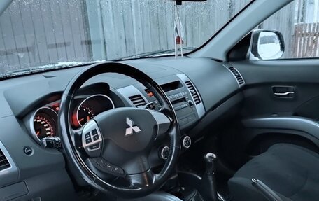 Mitsubishi Outlander III рестайлинг 3, 2008 год, 1 499 000 рублей, 2 фотография