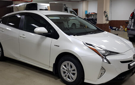 Toyota Prius IV XW50, 2017 год, 2 755 000 рублей, 2 фотография