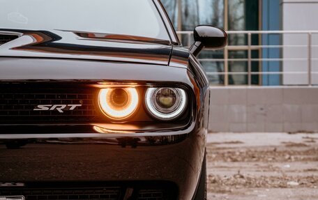 Dodge Challenger III рестайлинг 2, 2019 год, 4 100 000 рублей, 1 фотография