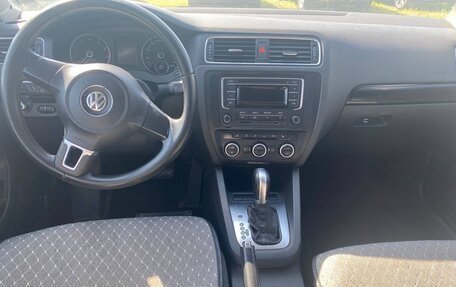 Volkswagen Jetta VI, 2013 год, 888 000 рублей, 2 фотография