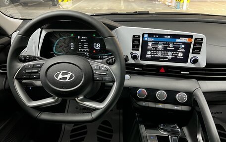 Hyundai Elantra, 2023 год, 2 590 000 рублей, 11 фотография