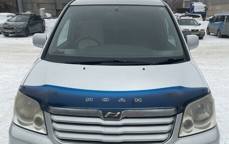 Toyota Noah III, 2001 год, 950 000 рублей, 2 фотография