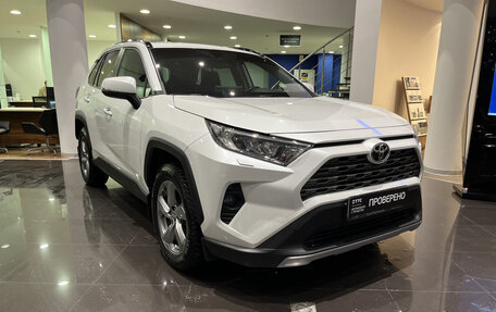 Toyota RAV4, 2021 год, 4 320 000 рублей, 3 фотография