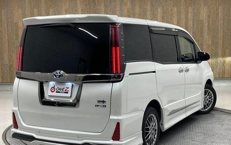 Toyota Noah III, 2021 год, 2 910 000 рублей, 5 фотография