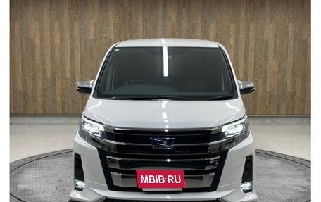 Toyota Noah III, 2021 год, 2 910 000 рублей, 2 фотография