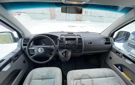 Volkswagen Transporter T5 рестайлинг, 2005 год, 999 999 рублей, 9 фотография